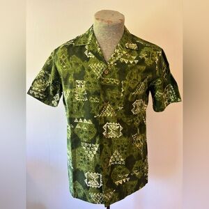 Custom vintage 1940’s Hale Aloha MINT Hawaiian silk cotton shirt. Men’s S.